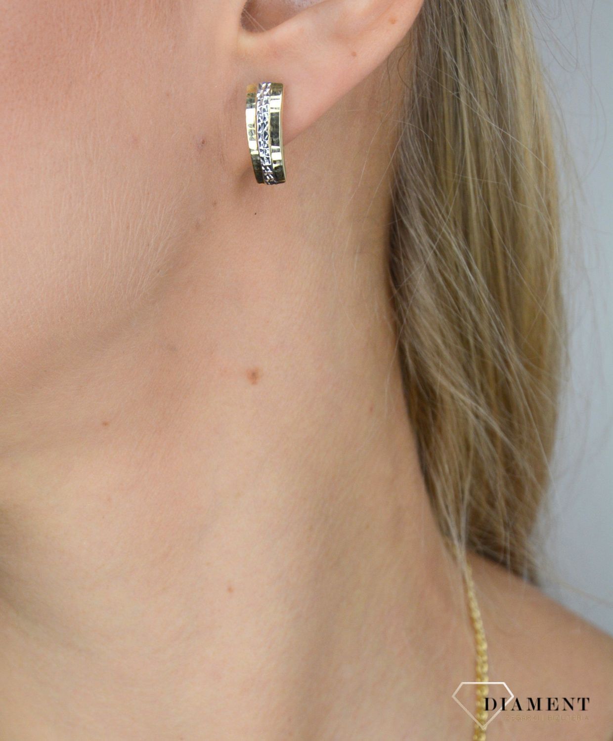 Złote kolczyki 333 'droga z białego złota' KL 6176 333.jpg